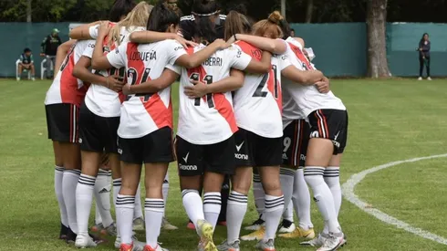 Las chicas se preparan para un partido histórico