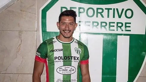 El ex Millonario ya posó con sus nuevos colores.