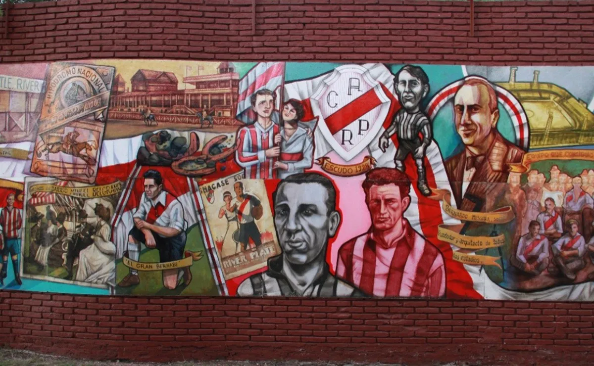 Bernabé Ferreyra, las herraduras, uno de los primeros escudos de River y más detalles de la historia del Millonario retratadas en el mural.