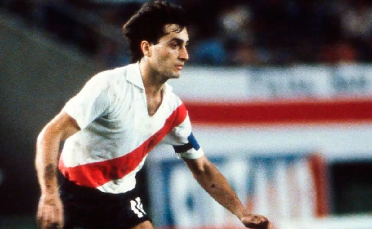 El Beto, el primer jugador del profesionalismo en anotar un triplete de penal con la camiseta de River.