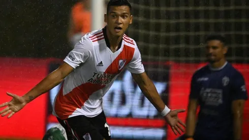 El Yacaré Herrera festeja su primer gol con la camiseta millonaria