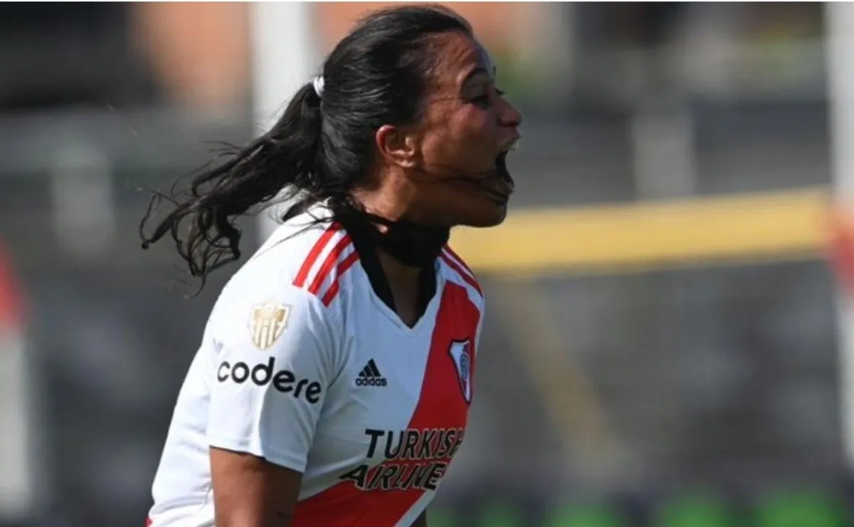 Carolina Birizamberri marcó un doblete para el triunfo de River.