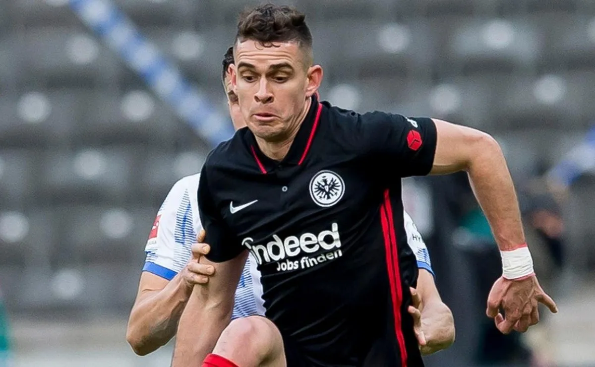 Rafael Santos Borré anotó el cuarto gol de Eintracht Frankfurt ante el Herta Berlín por la fecha 25 de la Bundesliga.