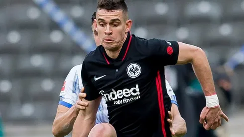 Rafael Santos Borré anotó el cuarto gol de Eintracht Frankfurt ante el Herta Berlín por la fecha 25 de la Bundesliga.