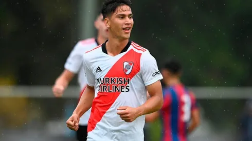 Flabian Londoño Bedoya contó cómo fue la pretemporada con el plantel de Primera, además destacó los consejos que le dan Suárez y Romero y habló de su admiración por Falcao.