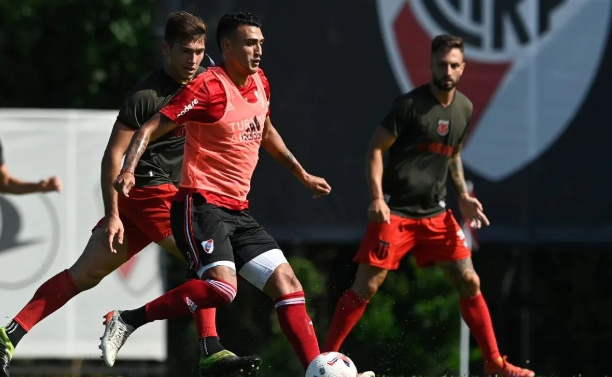 Matías Suárez volvió a ser titular en el amistoso de esta mañana.