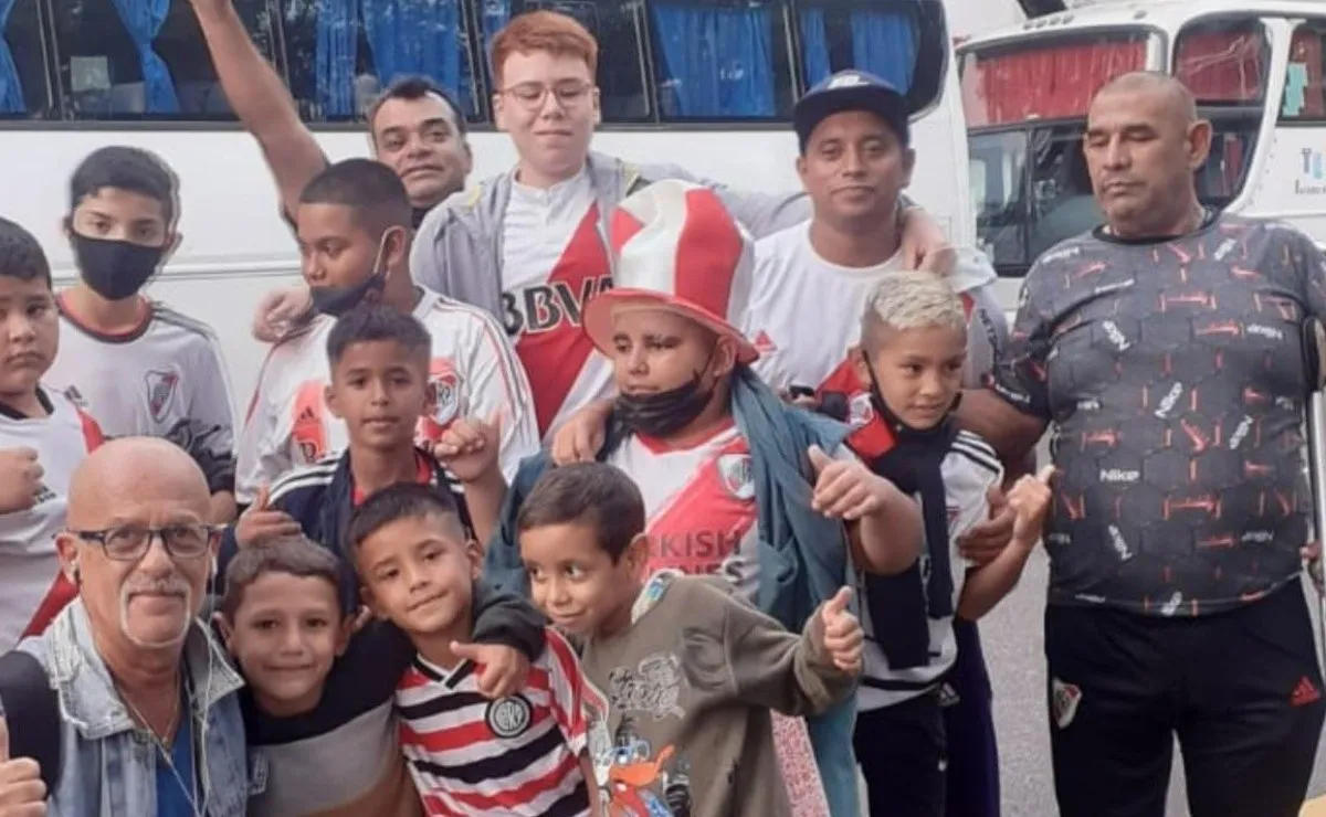 Los hinchas de Fuerte Apache se hicieron presentes en el Monumental.