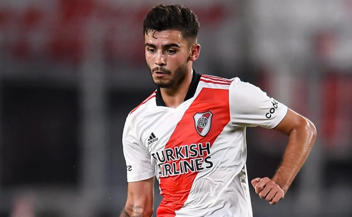 Santiago Simón tiene 19 años y apenas 29 partidos en River.
