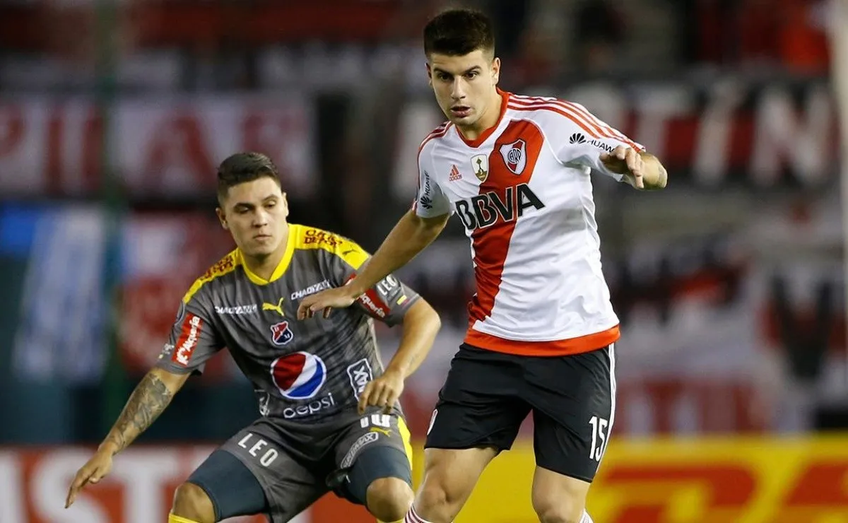 Tomás Andrade frente a la marca de Juanfer Quintero en el duelo entre River e Independiente Medellín por la Libertadores 2017.
