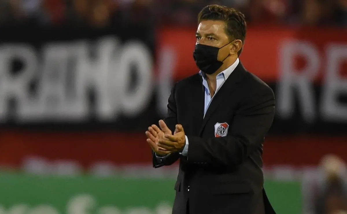 Marcelo Gallardo planea el equipo para recibir a Racing.