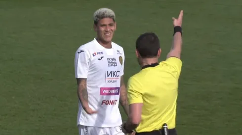 El colombiano no pudo finalizar el primer tiempo y se fue a las duchas por doble amarilla.