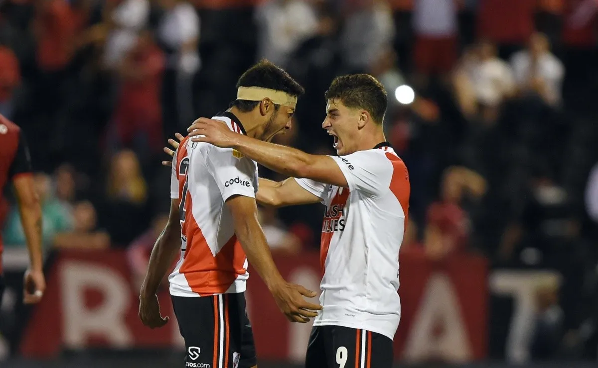 Abrazo y grito desaforado de gol de Julián y el Sicario Rojas en Rosario.