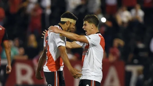 Abrazo y grito desaforado de gol de Julián y el Sicario Rojas en Rosario.