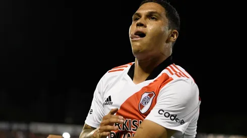 Juanfer marcó uno de los tantos en la victoria del Millonario en Rosario.