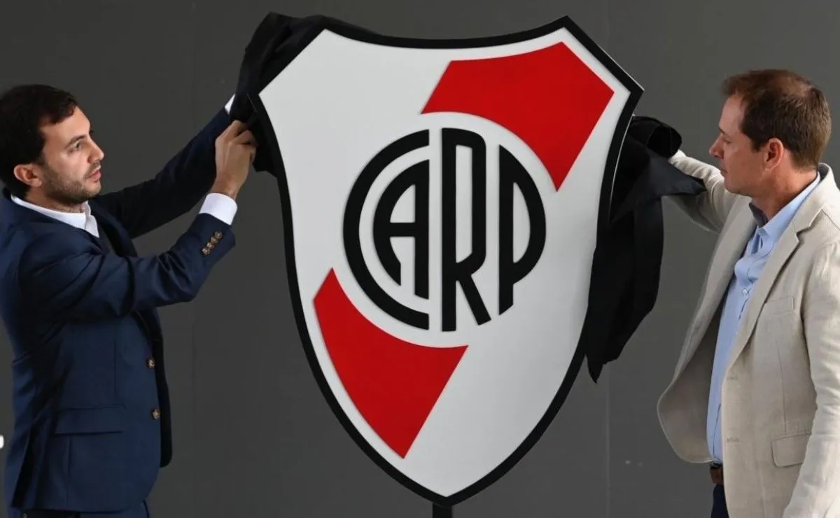 Jorge Brito y Stefano Di Carlo presentaron el nuevo emblema.