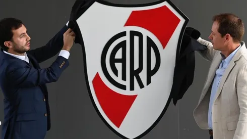 Jorge Brito y Stefano Di Carlo presentaron el nuevo emblema.