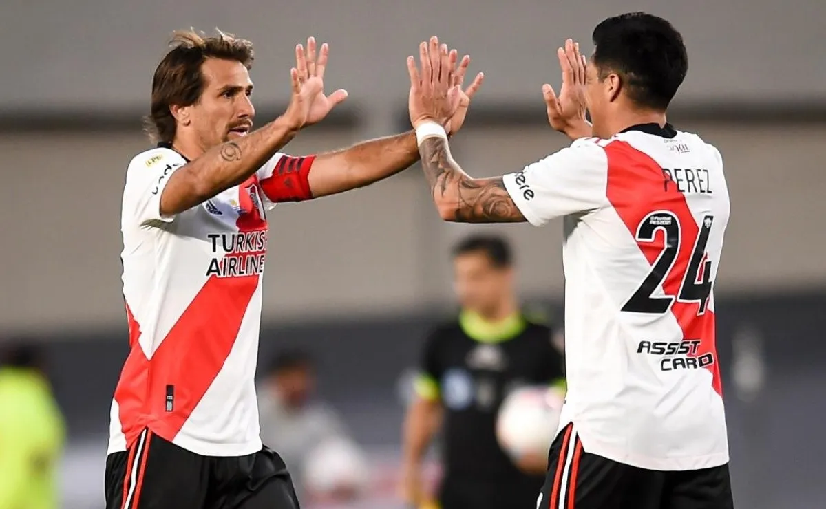 Leonardo Ponzio le dejó la cinta de capitán a Enzo Pérez.