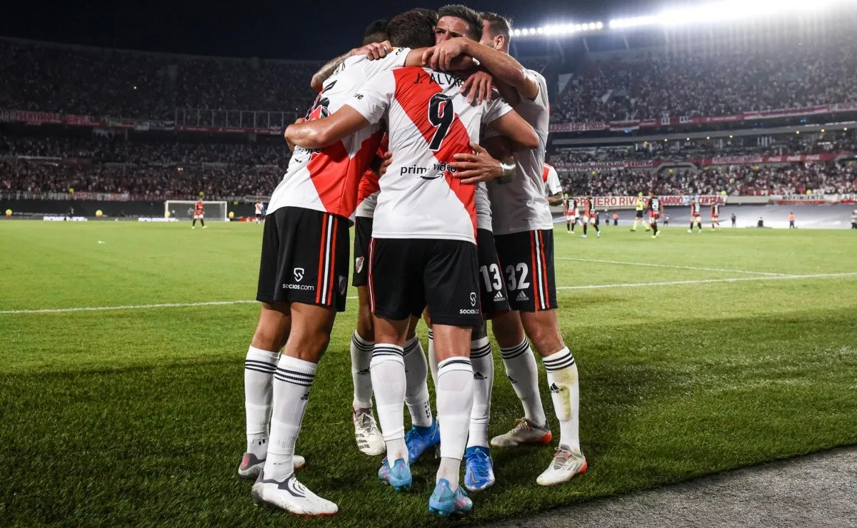 River, escolta de Argentinos