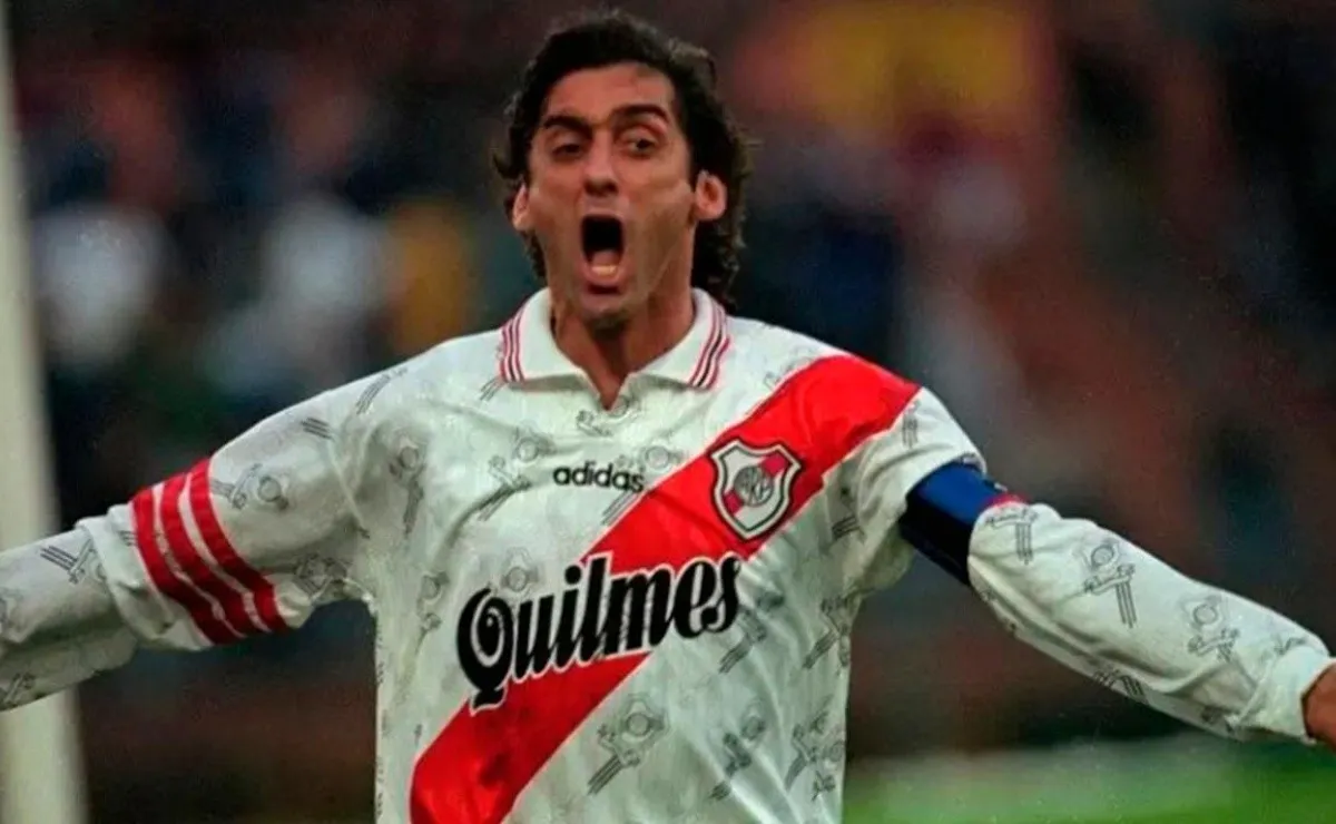 Un 18 de febrero de 1998 Enzo Francescoli, ídolo absoluto de River, anunció que dejaba la actividad profesional, se retiró con un Tricampeonato y una Supercopa bajo el brazo.