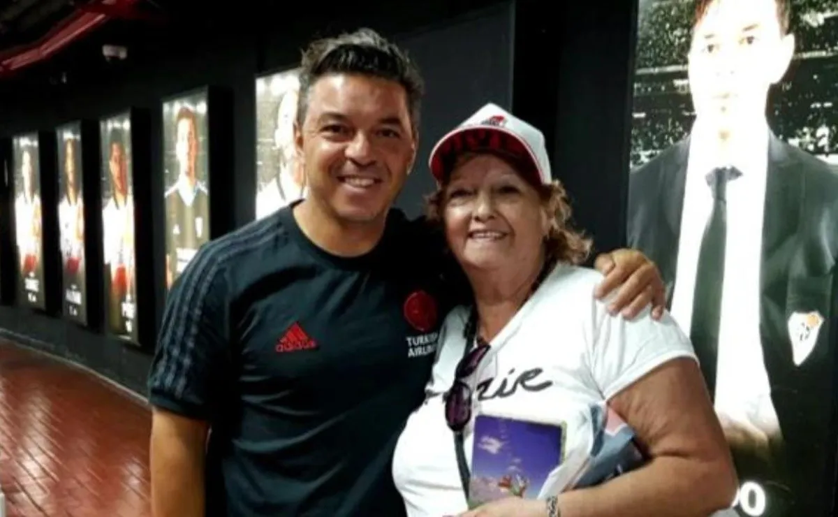 Marcelo Gallardo se tomó un minuto para sorprender a una hincha de River.