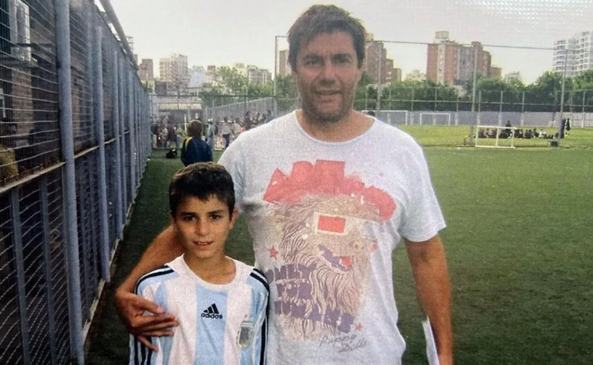 Piero Foglia junto a Julián Álvarez.