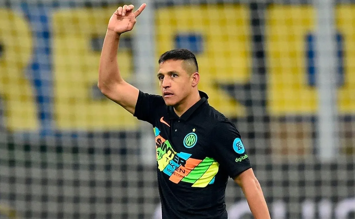 Alexis Sánchez, ex delantero de River, anotó un golazo en la victoria del Inter sobre la Roma por los cuartos de final de la Copa Italia.