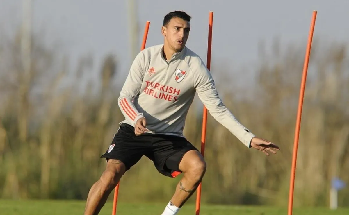 Matías Suárez trabaja para volver a las canchas.