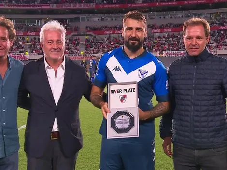 Pratto volvió al Monumental: ovación, abrazos y plaqueta