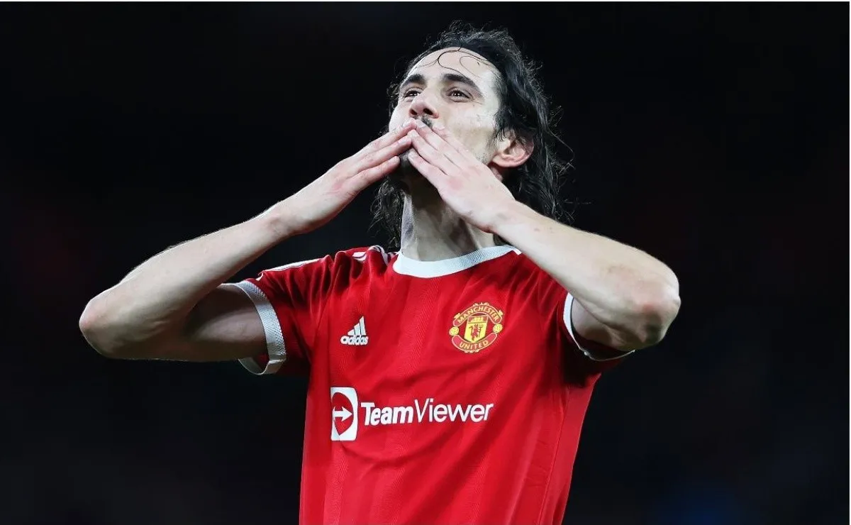 Edinson Cavani fue vinculado con River por un medio inglés.