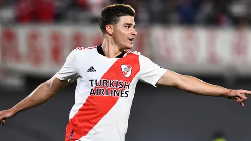 Julián Álvarez fue oficializado como nuevo jugador del Manchester City.