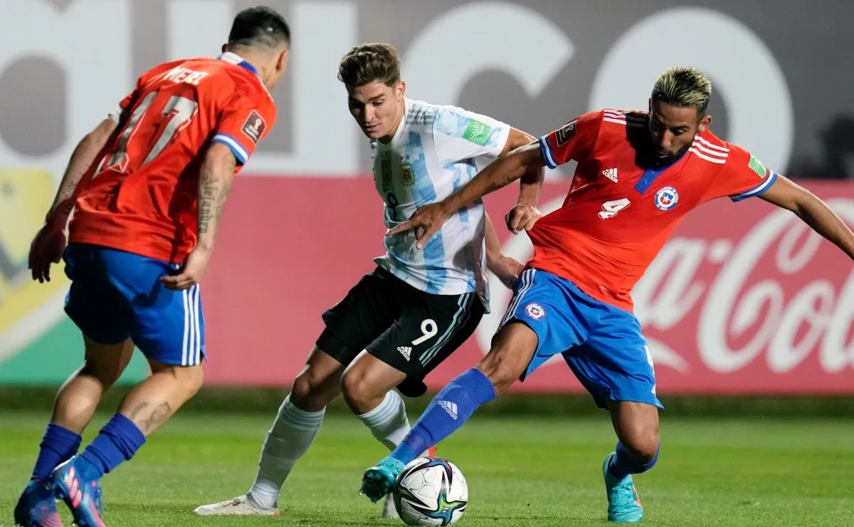 Argentina venció a Chile por 2-1 en Calama.