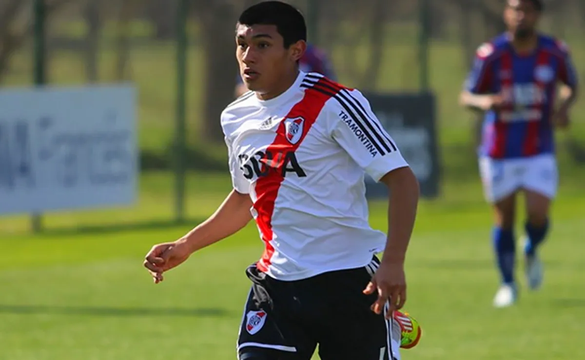 El defensor solo disputó un partido oficial con la camiseta de River.
