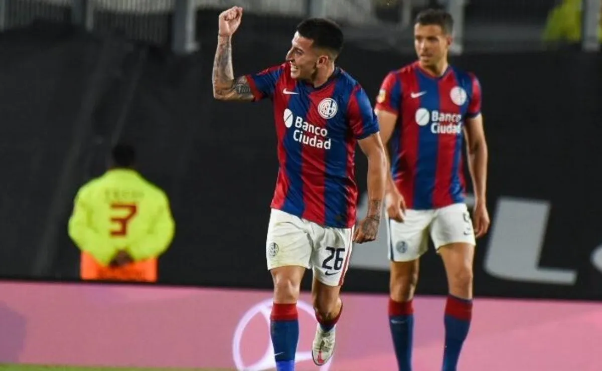 Nicolás Fernández Mercau es lateral por izquierda en San Lorenzo.