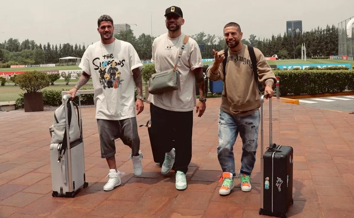 Nicolás Otamendi llegó a Argentina para representar a la Selección y en su valija llevaba una calcomanía con un guiño a River: la fecha de la final de Madrid.