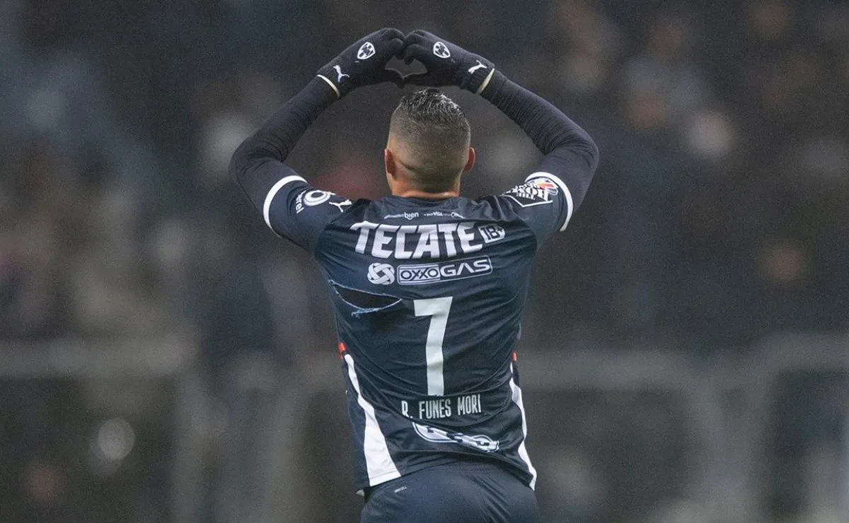 Rogelio Funes Mori convirtió un golazo en la remontada de Rayados ante Cruz Azul por la tercera fecha del Clausura en México.