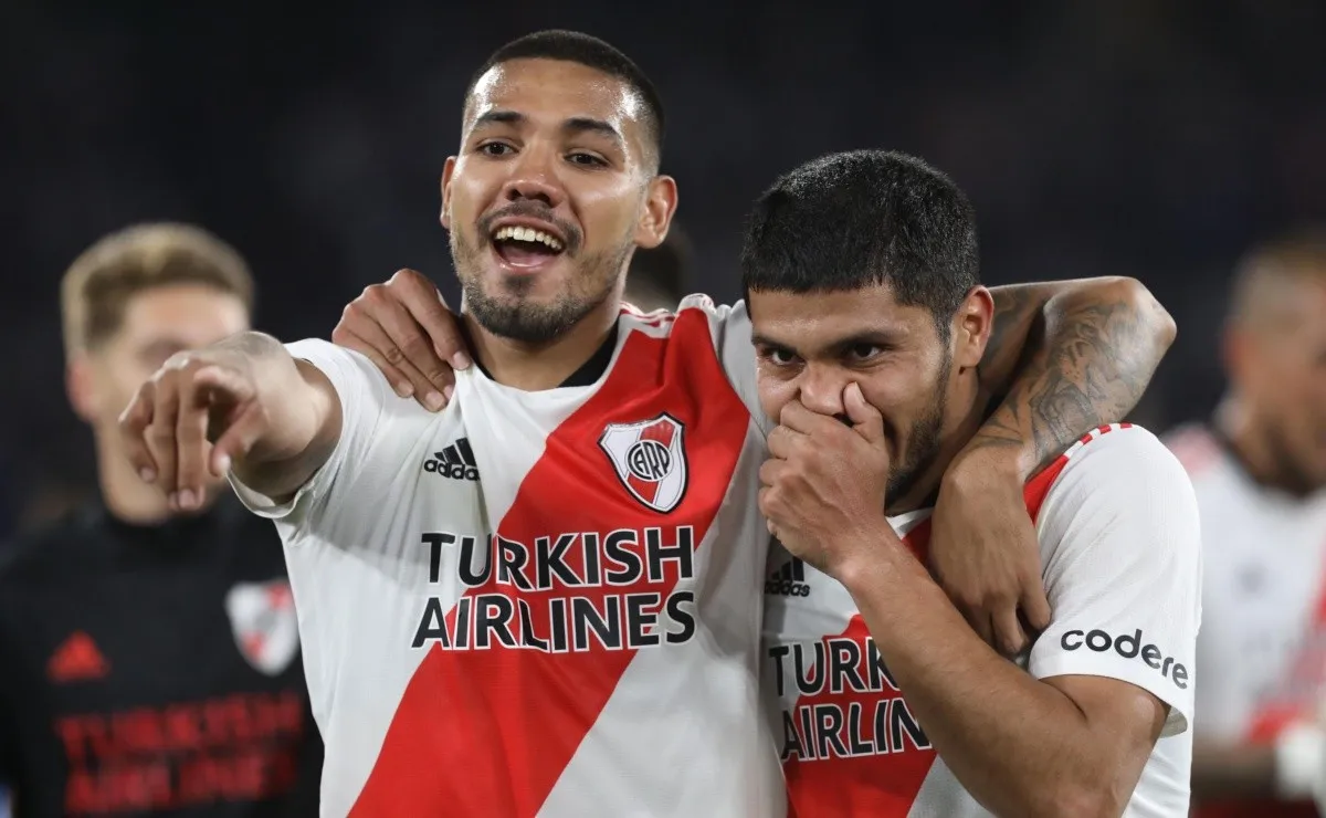 Todo es risas y felicidad: David Martínez seguirá un año más en el Millonario.