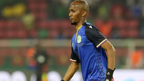 Chaker Alhadhur, el lateral por izquierda de Comoras que tuvo que atajar desde el arranque ante Camerún.