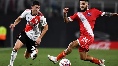 River busca un lateral por izquierda ante la falta de resolución en la renovación de Fabrizio Angileri y nuevamente aparece el nombre de Elías Gómez para llegar al Más Grande.