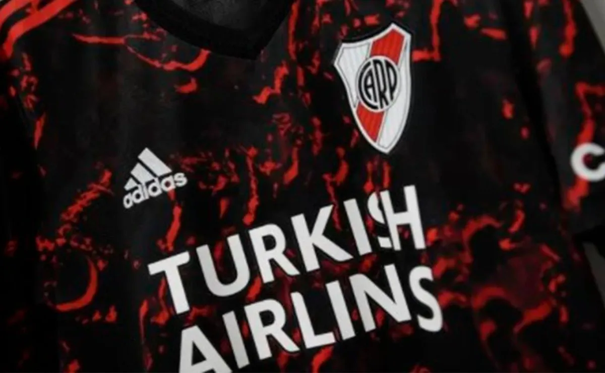 Cómo queda el panorama de los sponsors en la ropa de River con la llegada de Amazon Prime Video.