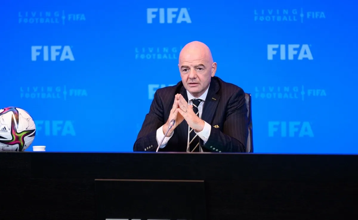 Gianni Infantino, presidente de la FIFA, anunció cambios a la hora de negociar.