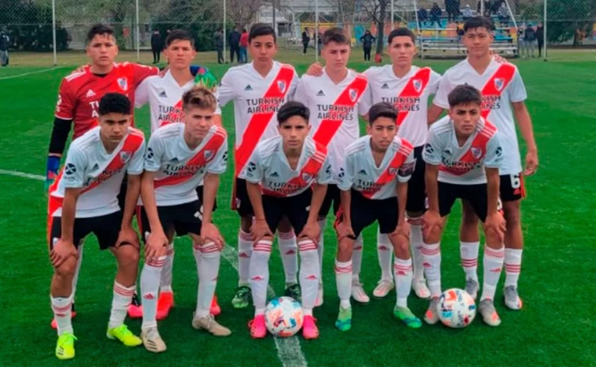 Este lunes comenzaron los trabajos en los seis Divisiones de las Inferiores de River, en las mismas hubo una reestructuración de entrenadores.