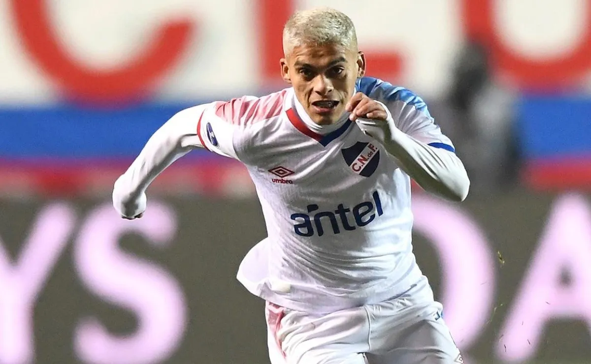 Brian Ocampo, que había estado en la órbita de River en este mercado de pases finalmente renovó su contrato con Nacional de Montevideo.