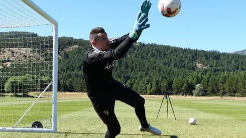 Franco Armani realiza la pretemporada en San Martín de los Andes.