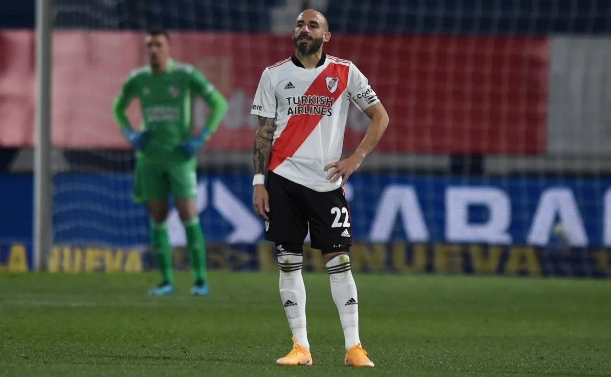 Javier Pinola arregló su continuidad en River, pero todavía no firmó su contrato.