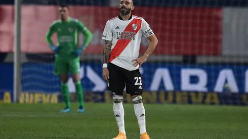 Javier Pinola arregló su continuidad en River, pero todavía no firmó su contrato.