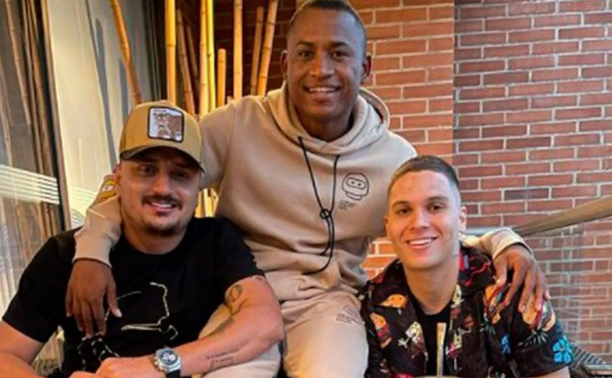 Juanfer junto a sus amigos Iván Ceballos Zapata y Fabio Burbano en Colombia, en los próximos días representará a Colombia en un amistoso y luego regresará a River.