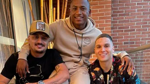 Juanfer junto a sus amigos Iván Ceballos Zapata y Fabio Burbano en Colombia, en los próximos días representará a Colombia en un amistoso y luego regresará a River.