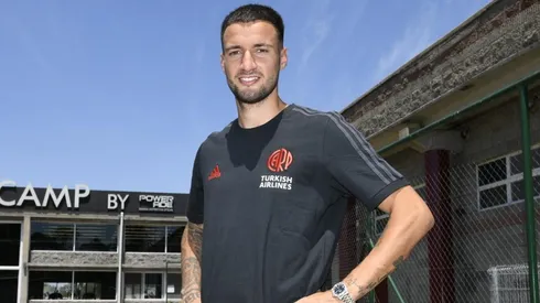 Emanuel Mammana tendrá su segundo ciclo con la banda roja.