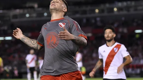 Fabricio Bustos finalmente continuará jugando en Independiente por lo menos hasta junio.