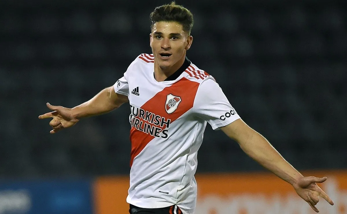 Julián Álvarez termina su contrato el 31 de diciembre de 2022.